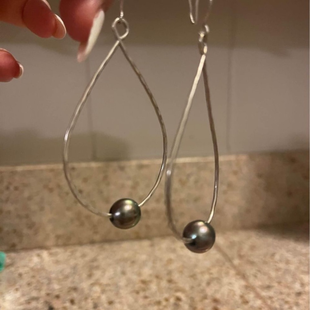 Tahitian pearl earings